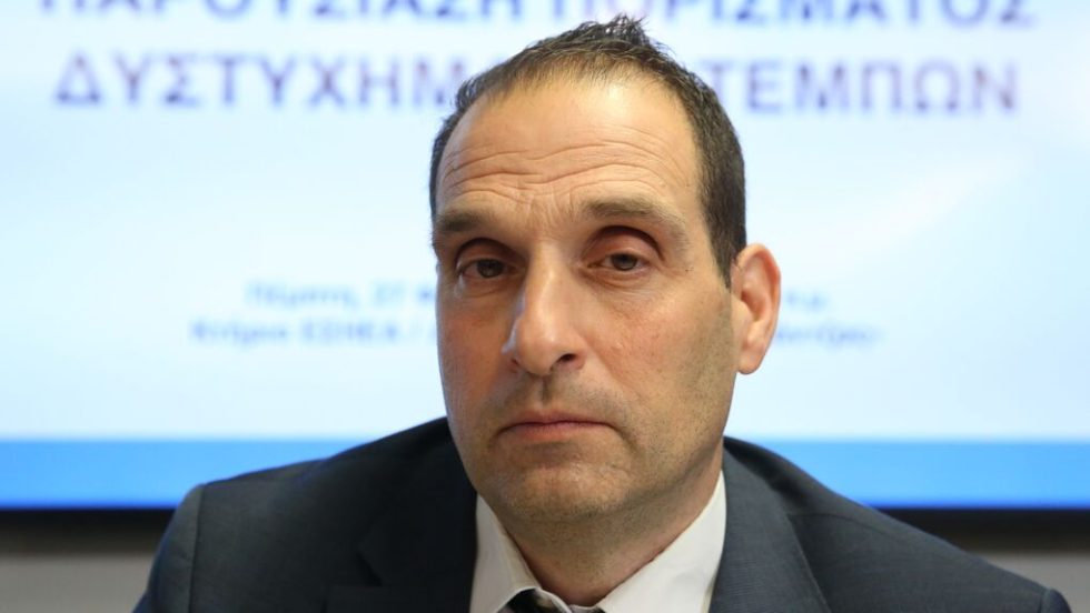 Ο Χρήστος Παπαδημητρίου στην παρουσίαση του πορίσματος του ΕΟΔΑΣΑΑΜ για το σιδηροδρομικό δυστύχημα των Τεμπών